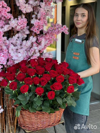 101 роза в корзине