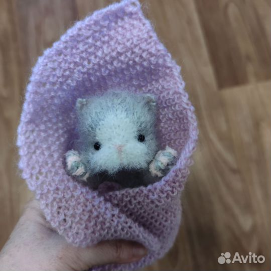 Реалистичный котёнок вязаная игрушка