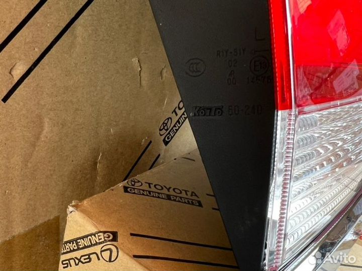 Фонарь багажника левый Toyota Lc200 15-21