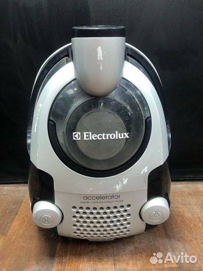 Пылесос Electrolux ZAC 6716 (К)