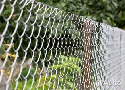 Забор из сетки-рабицы