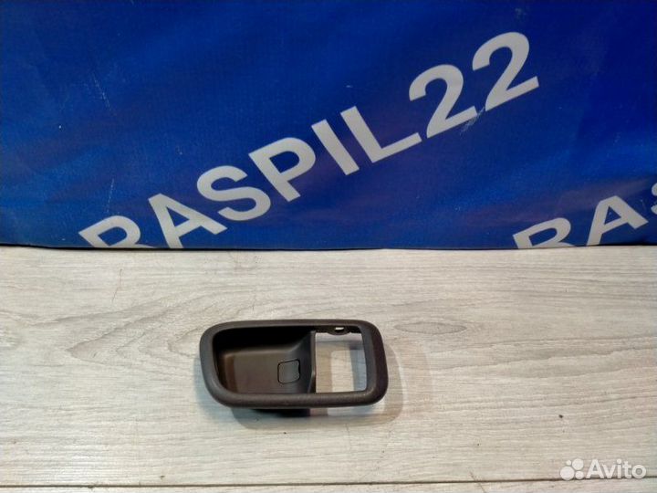 Накладка ручки двери правая Toyota Mark Ii GX105