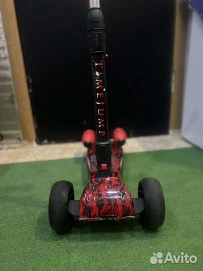Самокат с дымом и музыкой