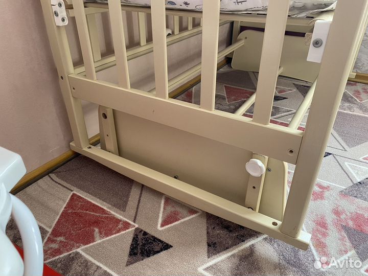 Детская кроватка с маятником бу