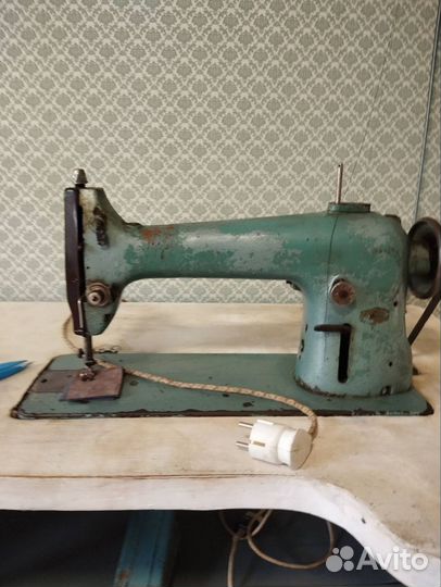 Швейная машинка 1022м