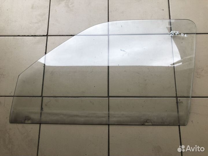 Стекло боковое Volkswagen Vento