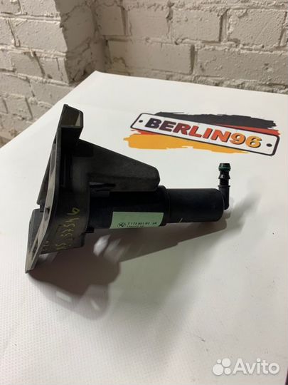 Форсунка омывателя фар левая Bmw X5 E70 N55B30