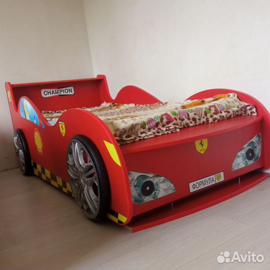 Детская кровать машинка