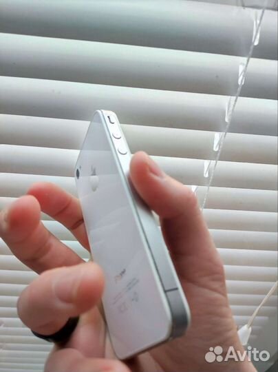 Телефон iPhone 4