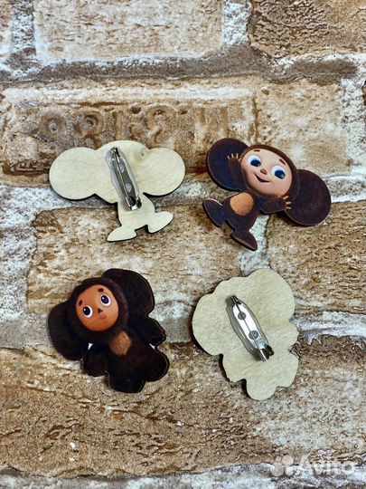 Значок чебурашка