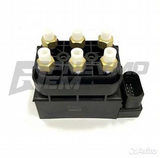 Блок клапанов пневмоподвески Audi Q7