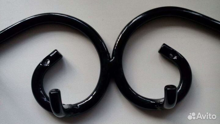 Вешалка кованая настенная