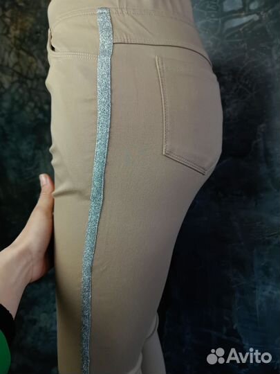 Новые стрейч брюки 28-33 размеры