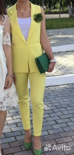 Брючный костюм с жилетом 44