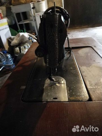 Швейная машинка с ножным приводом