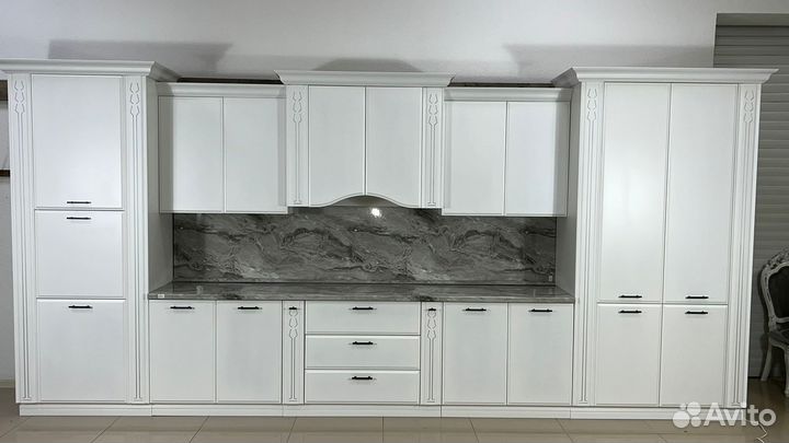 Кухонный гарнитур белый 5.0м размером