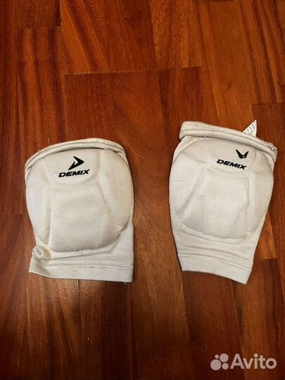 Волейбольные наколенники Demix (белые)