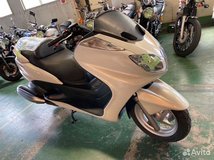 Максискутер Yamaha Majesty 250