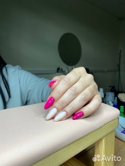 Модель на маникюр