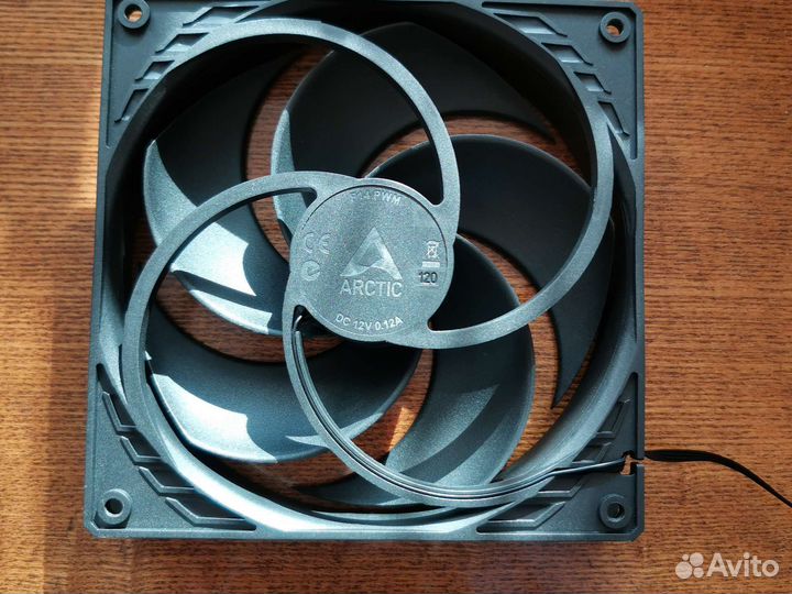 Вентилятор для корпуса 140 мм