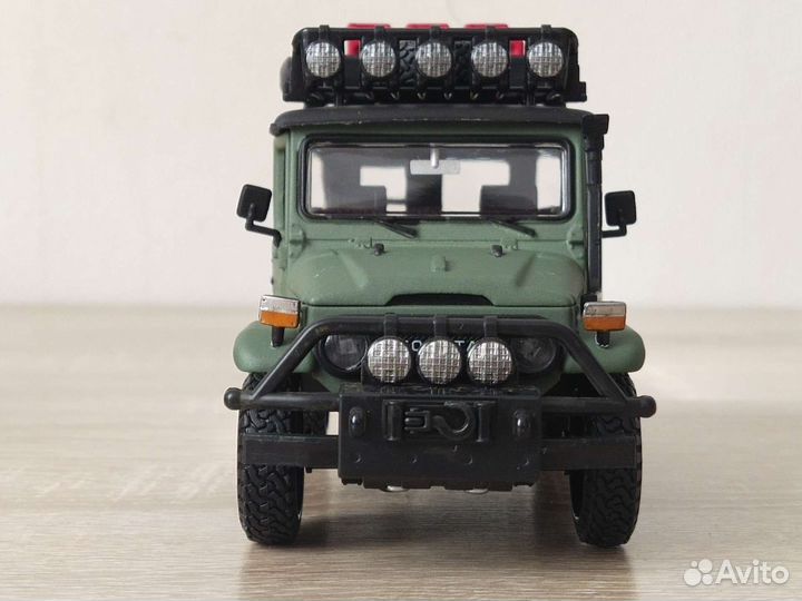Модель 1:24, новая, Toyota FJ40 Land Cruiser