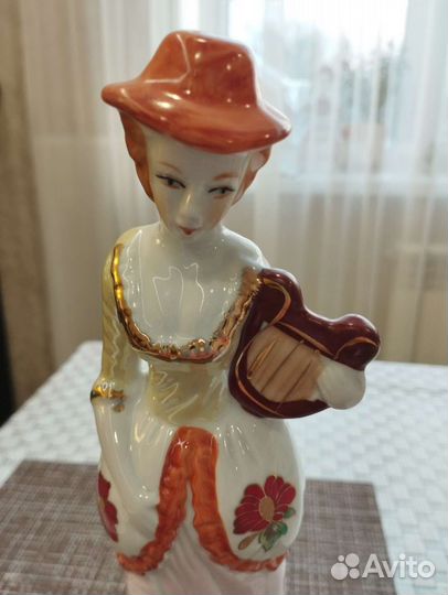 Фарфоровые статуэтки