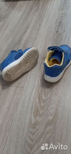 Кроссовки детские