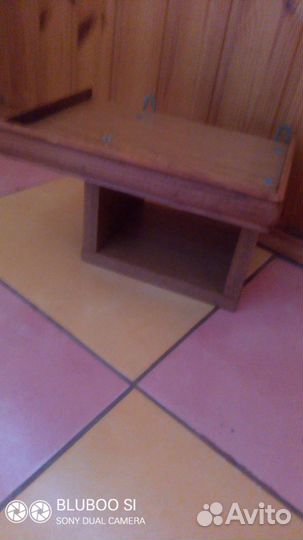 Полка маленькая для дома или кормушка для птиц