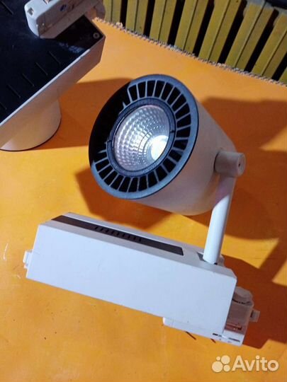 Прожектор трековый