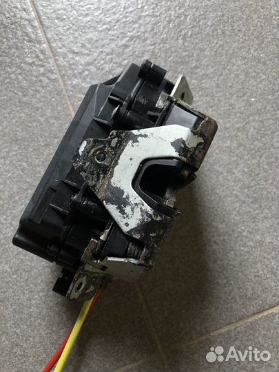 Замок багажника Мерседес 211