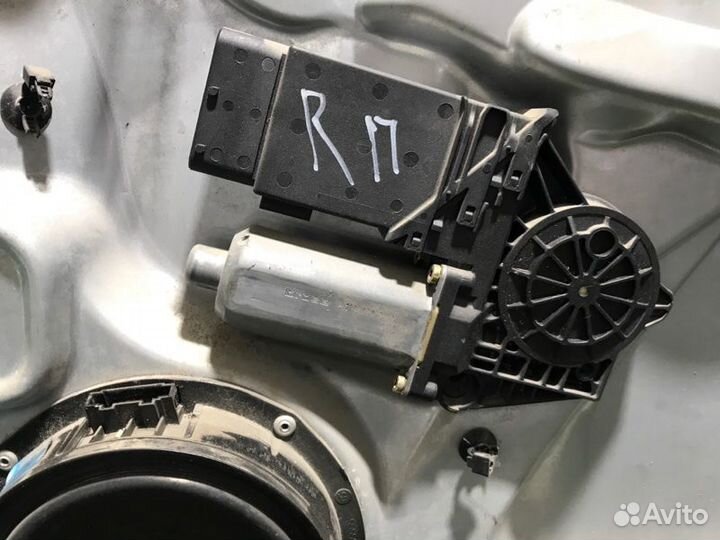 Стеклоподъемник передний правый Volkswagen Passat