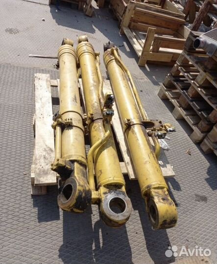 Гидроцилиндр стрелы komatsu PC300