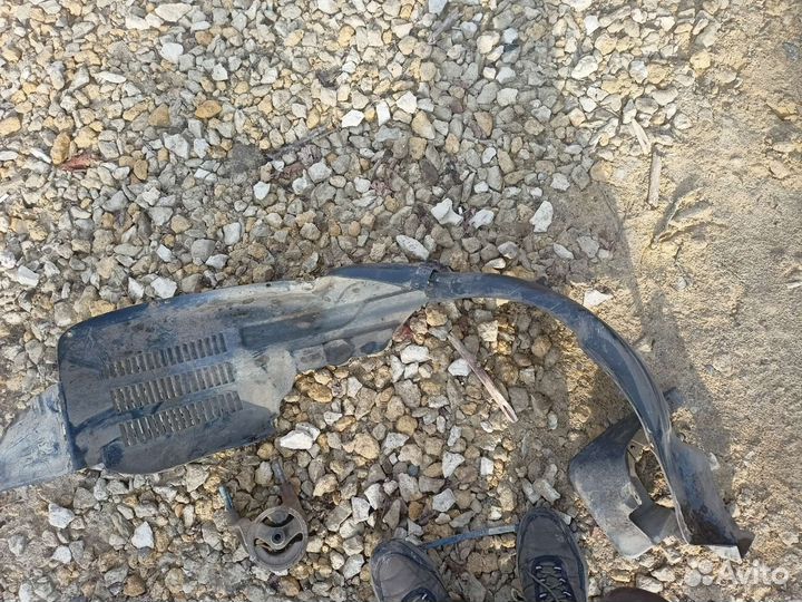 Локер (подкрылок) левый kia Rio 2 jd