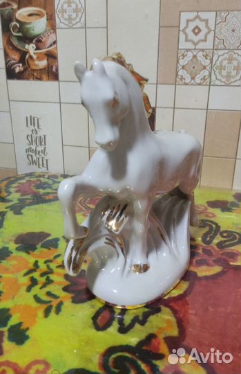 Статуэтка, Конь Златогривый