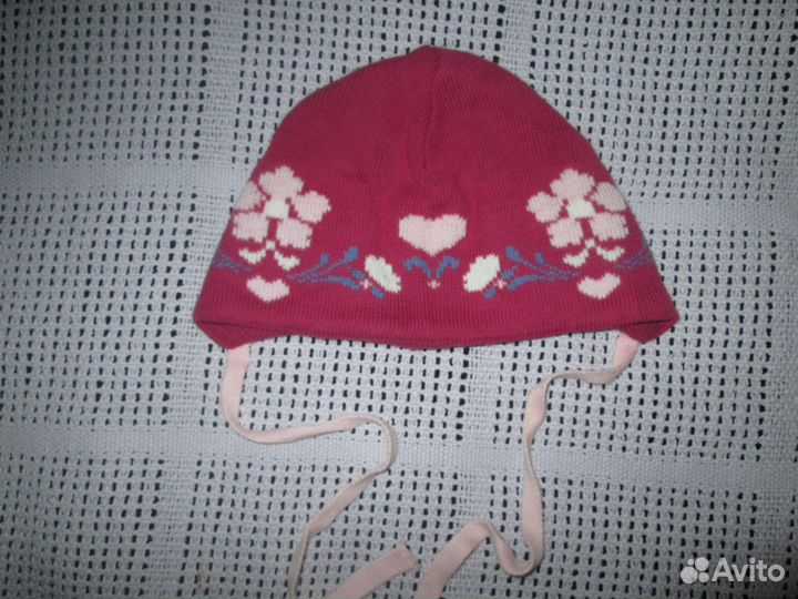 Фирменные шапочки для девочки