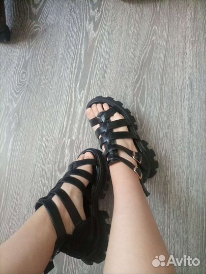 Босоножки женские