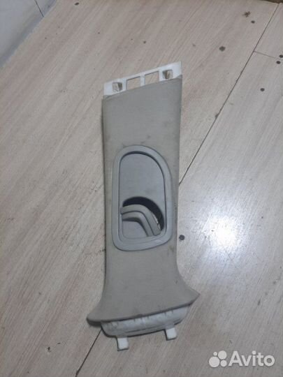 Обшивка средней стойки правая Renault Megane 2