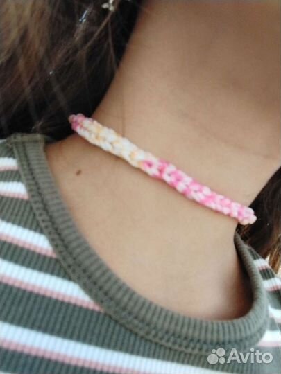 Чокер из резинок (ожерелье)