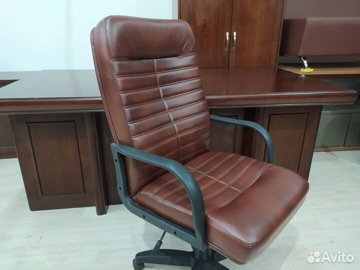 Кресло руководителя Орман (экокожа). Новое