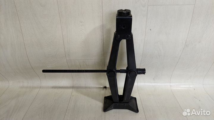 Домкрат механический винтовой SsangYong