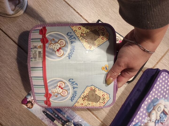 Канцелярский набор для девочки отдам за яблоки