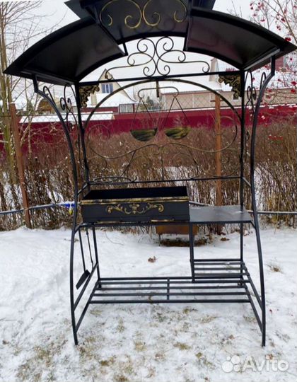 Мангал с крышей