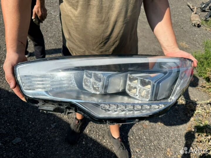 Фара передняя левая Kia Quoris 3.8 G6DK 2013