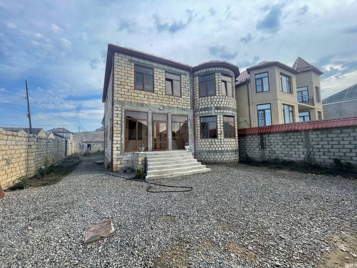 Дом 210 м² на участке 4,5 сот.