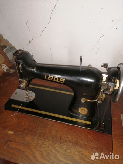 Машинка швейная ножная лада