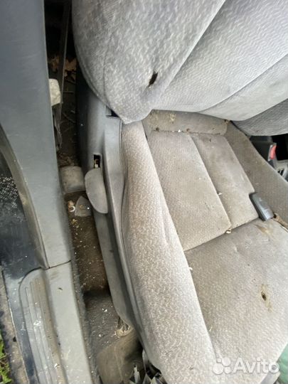 Кресло правая Kia Spectra