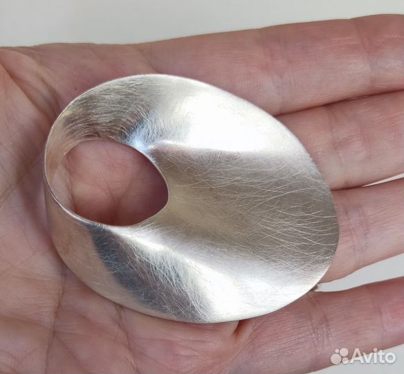 Дизайнерская брошь