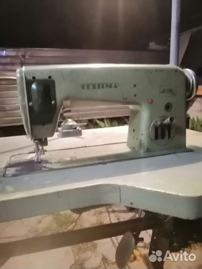 Промышленная швейная машина с шагающей лапкой