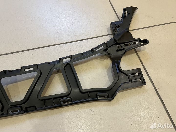 Центральный скелет верхний Mercedes W212 AMG рест