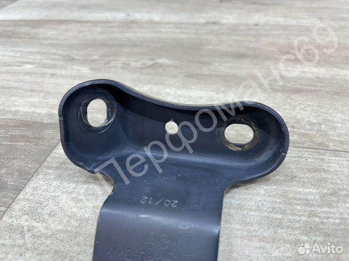 Кронштейн правой подушки двигателя Octavia Passat